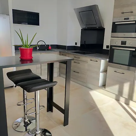 T3 Proche Arenes - Parking Gratuit Apartmán *